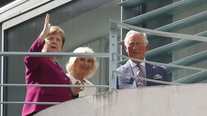 Zum Auftakt seiner Deutschlandreise ist das britische Thronfolgerpaar Prinz Charles und Herzogin Camilla von der deutschen Bundeskanzlerin Angela Merkel (CDU) empfangen worden.