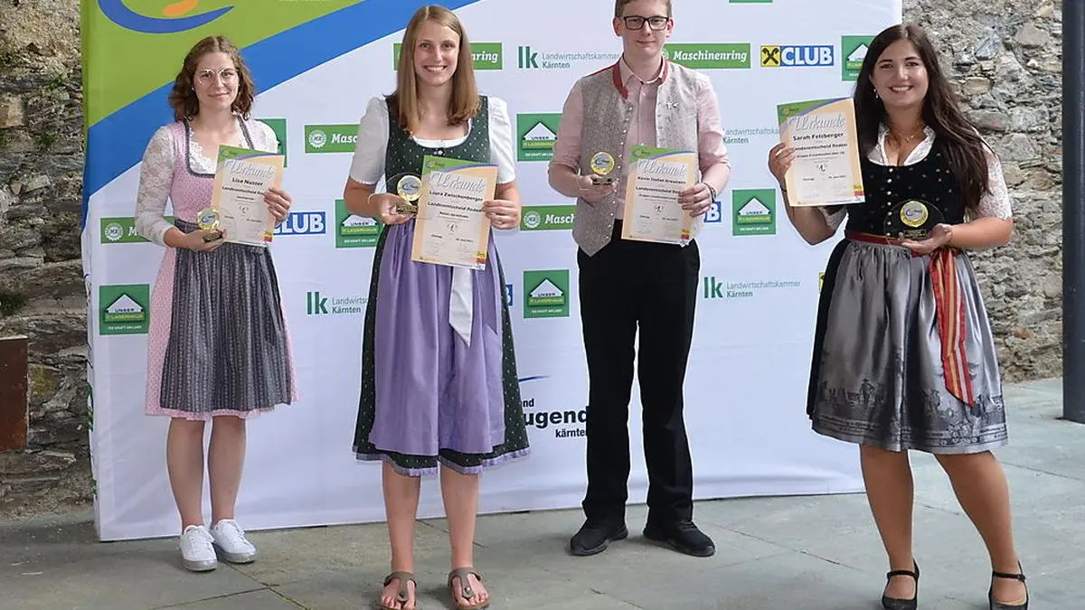 Die Erstplatzierten von links: Lisa Nusser (Neues Sprachrohr), Laura Zwischenberger (Sprachrohr), Kevin Stefan Kreuzwirt ("Vorbereitete Rede unter 18") und Sarah Felsberger ("Vorbereitete Rede über 18")