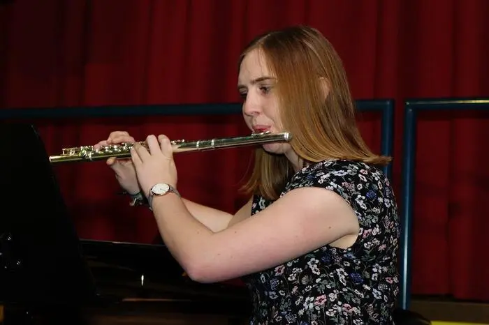 Anna-Lena Pahovnikar (Querflöte) schloss nicht nur mit ausgezeichnetem Erfolg ab, sie sicherte sich auch das Jungmusikerabzeichen in Gold.