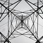 Strommasten und Leitungen - Strompreis belastet Industrie weiterhin | Strommasten und Leitungen - Strompreis belastet Industrie weiterhin