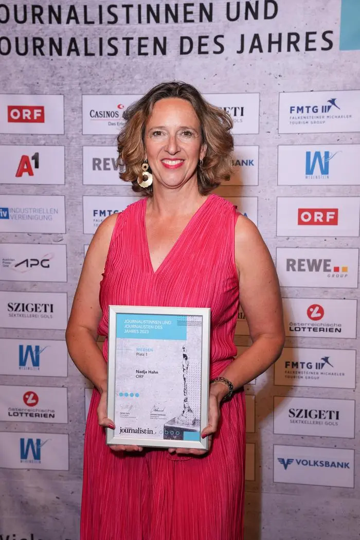 - ORF zum zwölften Mal „Redaktion des Jahres“ - Auszeichnungen am ORF-Mediencampus verliehen - Bereits zum 21. Mal zeichnete das Branchenblatt „Österreichs Journalist:in“ bei einer Gala am ORF-Mediencampus am Montag, dem 27. Mai 2024 die „Journalistinnen und Journalisten“ des Jahres aus. Dabei wurde der ORF zum 12. Mal als „Redaktion des Jahres“ geehrt. Im Bild: Nadja Hahn. - Copyright: ORF/Roman Zach-Kiesling - Veröffentlichung honorarfrei nur für redaktionelle Berichterstattung in Sendungszusammenhang und mit Copyrightangabe. Kontakt: foto@orf.at