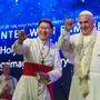 Papst Franziskus mit dem Caritas-Präsidenten, Kardinal Luis Antonio Tagle in Manila im Jahr 2015. Neben ihm wurden die Vizepräsidenten, der Generalsekretär, der Schatzmeister sowie die Mitglieder des Exekutivrates abgesetzt