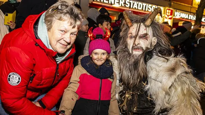 Angsteinflößende Krampusse zogen rund 20.000 Zuschauer an