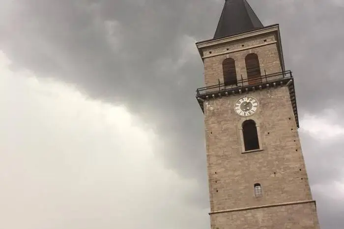 Klicken Sie sich durch die aktuellen Unwetter-Bilder unserer Leser!