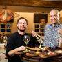 Gemeinsame Sache im Broadmoar: Johann Schmuck (links) und Restaurantleiter, Sommelier Joachim Retz