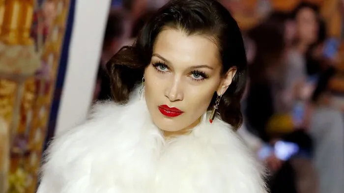 Model-Schwestern Bella (23) und Gigi Hadid (24) waren ein Teil der Fashion-Show in Paris und schritten für das Label Lanvin über den Laufsteg.