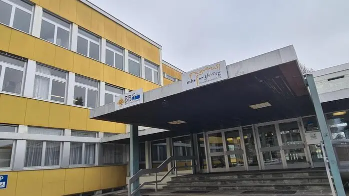 Der Schulkomplex in der Supantschitschstraße, in dem Poly und Musikmittelschule beheimatet waren, steht nun leer