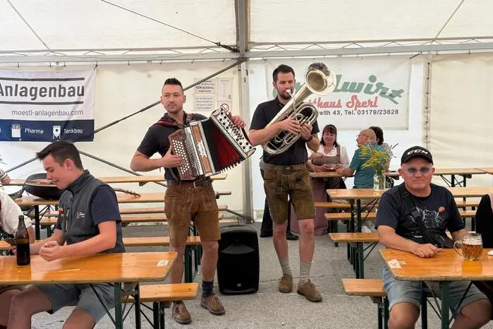 Am Nachmittag standen gemütliche Stunden und entspannte Gespräche bei Musik der „Kesselbratler“ auf dem Programm.