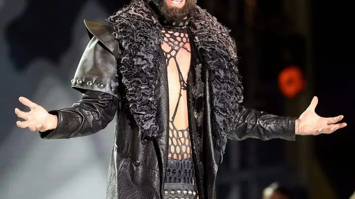 Conchita Wurst begrüßte in einer Rocky-Horror-Picture-Show-Variante eines Zirkusdirektors - samt Tiefschutz mit Nieten - die Gäste des 26. Life Balls.