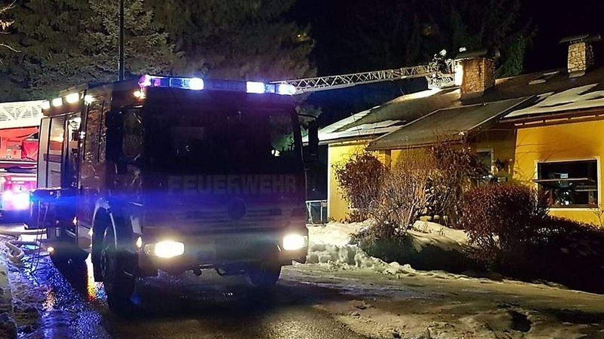 44 Feuerwehrleute von 4 Feuerwehren waren im Einsatz