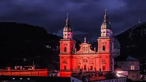 Der Dom in Salzburg wird wie im Vorjahr rot angestrahlt werden
