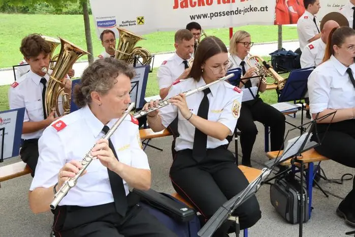 Für den musikalischen Auftakt nach dem Wortgottesdienst sorgte die Feuerwehrmusik St. Georgen/Längsee, die mit ihren Klängen für die passende Frühschoppen-Stimmung sorgte.