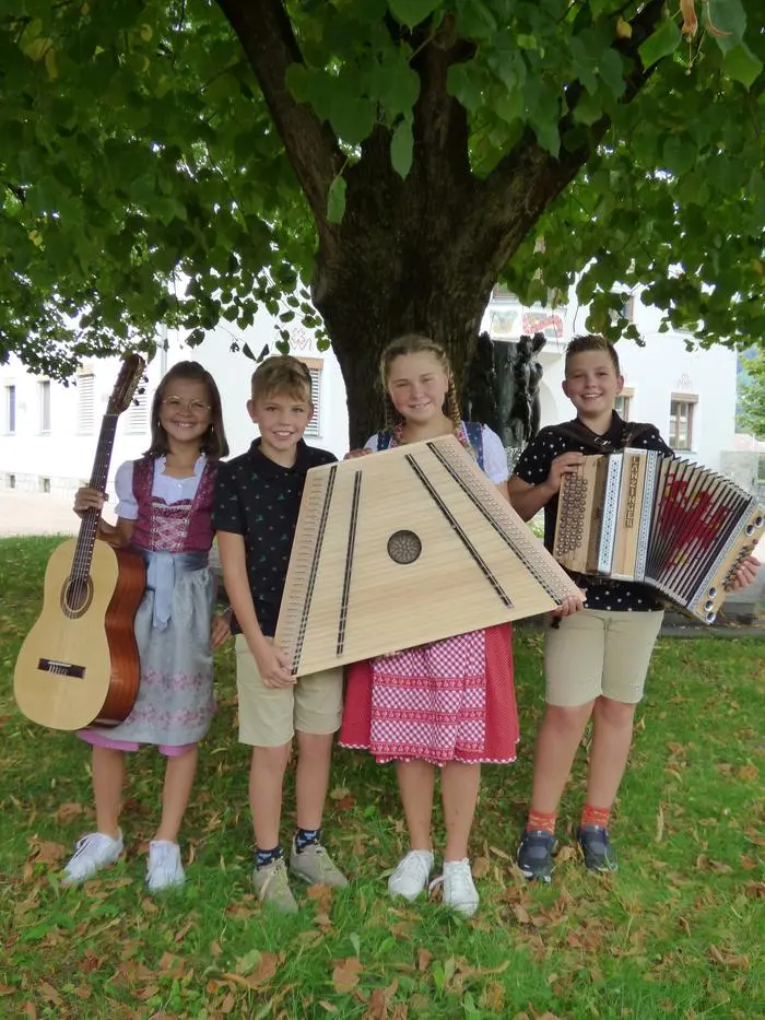 Die VIERwitzigen mit Laura Duracher, Veit Lanzinger, Valentina Wibmer und Luis Lanzinger