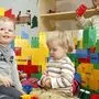 Kinder spielen