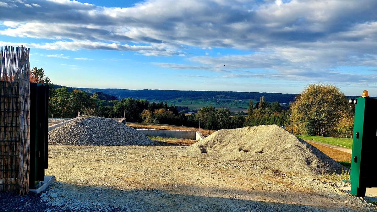 Seit Monaten sorgt die Baustelle im Bad Waltersdorfer Ortsteil Wagerberg für Aufregung