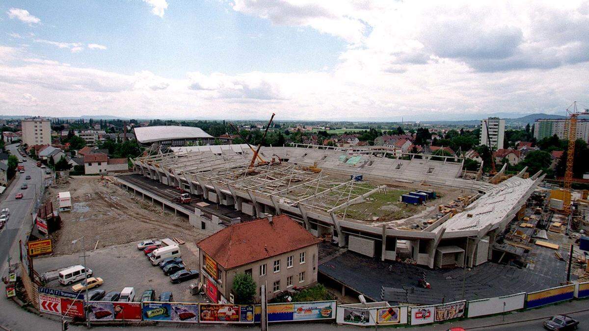 Das Stadion in Liebenau wird wieder zur Baustelle, wie seinerzeit 1996. Wenngleich: Es wird bei laufendem Spielbetrieb ausgebaut