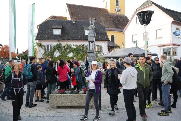 Nach dem Start am Marktplatz in Ligist führte die mehr als zehn Kilometer lange Strecke zum Buschenschank Kremser-Greitbauer, weiter Richtung Schilcherhof, Grabenwarth, Reiterhof Spatenhof, Obstpresse, Imkerei Rosenzopf, Buschenschank Zach, Buschenschank Dokter und wieder zurück zum Marktplatz Ligist.
