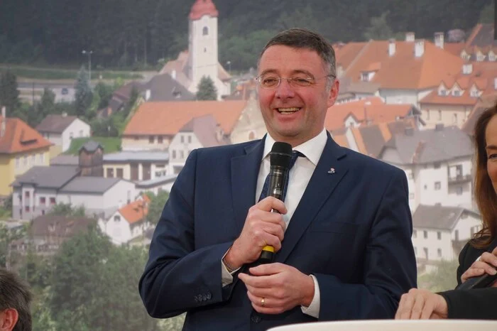 Herzstück des knapp sechs Kilometer langen Teilstückes von Unzmarkt bis kurz vor Scheifling ist eine 950 Meter lange Unterflurtrasse. Die Fahrbahn wird auf der gesamten Länge vierspurig ausgebaut und ist künftig vignettenpflichtig.