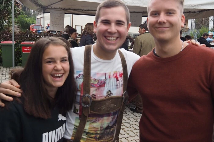 Bitte klicken Sie sich durch die Bilder. . .