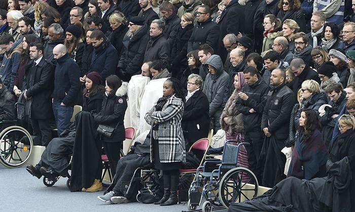 Etliche Menschen, die in der Terrornacht verwundet wurden, kamen zur Trauerfeier 