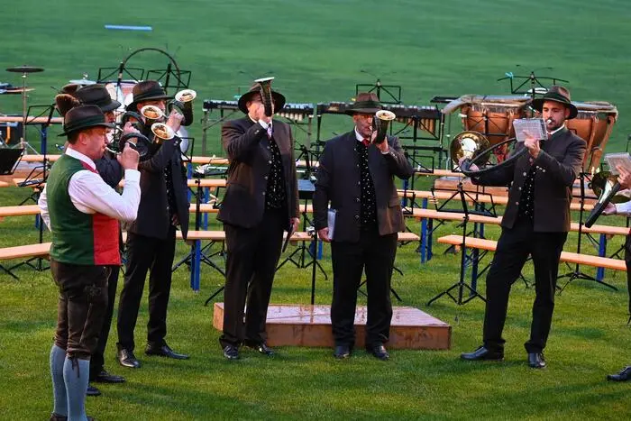 Die Jagdhornbläser „Die Kärntner“ , unter der Leitung von Walter Wigoschnig, bereicherten den Abend.