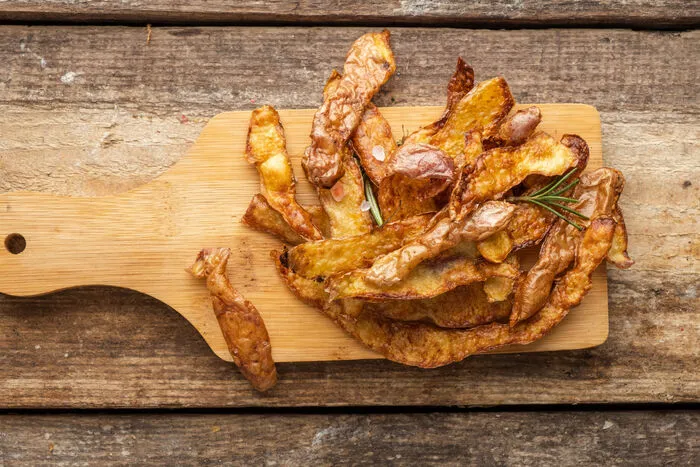 Knackige Chips aus Kartoffeln oder Zucchini – viel gesünder als aus dem Laden