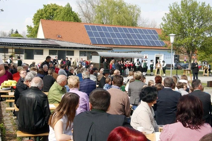 Viele Bewohner kamen zu der schon traditionellen Veranstaltung am Staatsfeiertag.