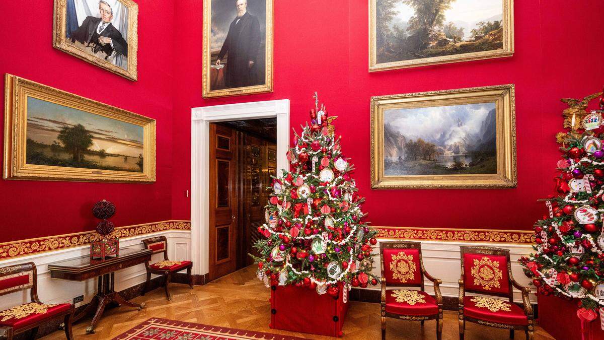 Das Weiße Haus erleuchtet im weihnachtlicher Stimmung