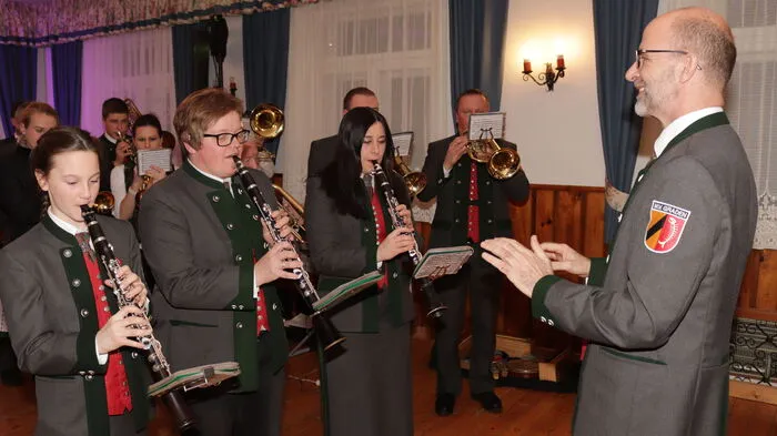Der Elternverein der Volksschule Graden unter Obmann Othmar Sorger und die Schüler luden zum 106. Mal zum traditionellen Suppenball beim Angerwirt ein.