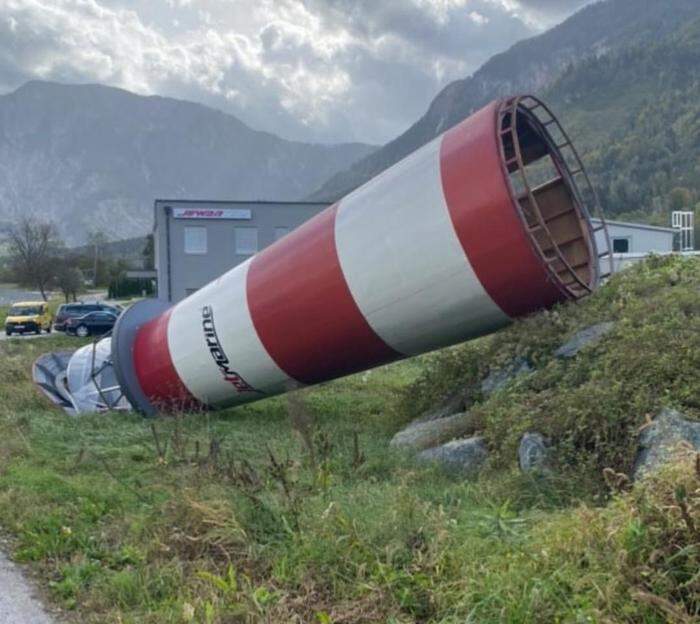 Der Sturm brachte den Leuchtturm bei „Jet Marine“ in Kirschentheuer im Rosental zu Fall