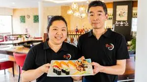 Xiang Yong Wei und Zhan Chong Chong verwöhnen ihre Gäste mit asiatischen Gerichten
