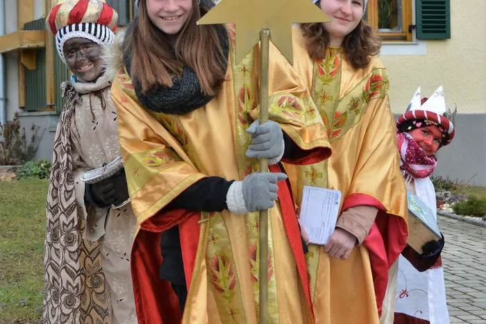 Alexandra, Julia, Lena und Anja brachten die Weihnachtsbotschaft in Eichkögl in die Häuser