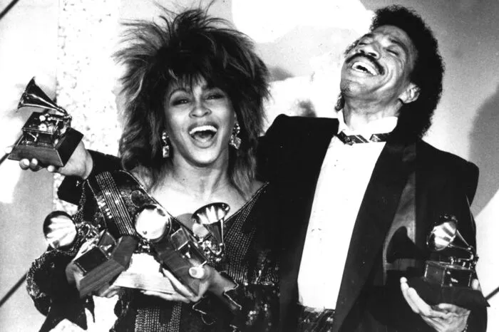 Tina Turner mit Lionel Richie bei den Grammy Awards in Los Angeles im Februar 1985.