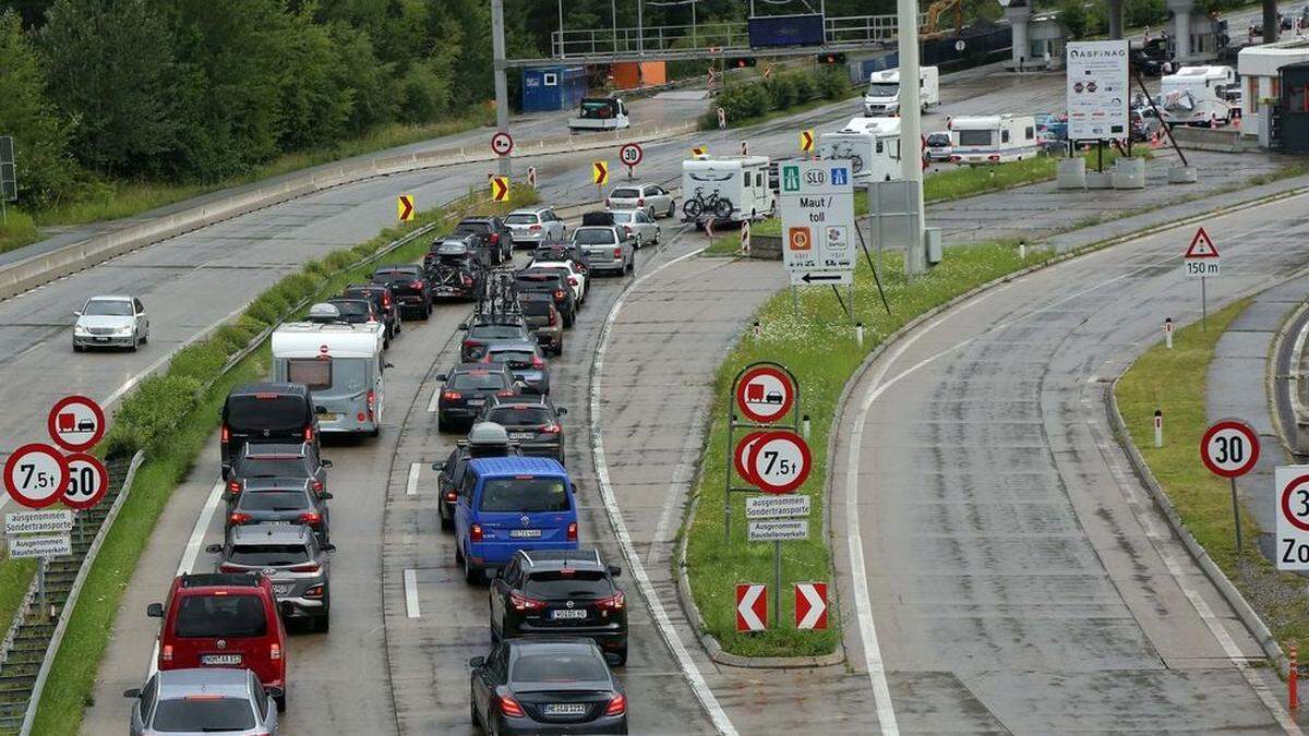 Auch am späten Nachmittag war noch kein Stau-Ende in Sicht