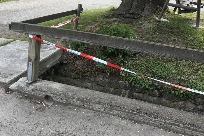 Bis zur Erneuerung des Zauns im August soll ein Absperrband das Sicherheitsrisiko minimieren