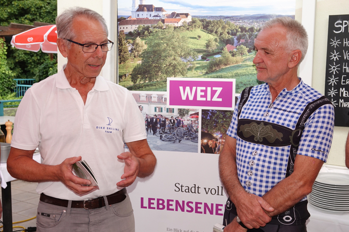 Die Tourismusverbandsobmänner Heinz Schwindhackl aus Weiz (links) und Karl Eder aus St. Kathrein am Offenegg.