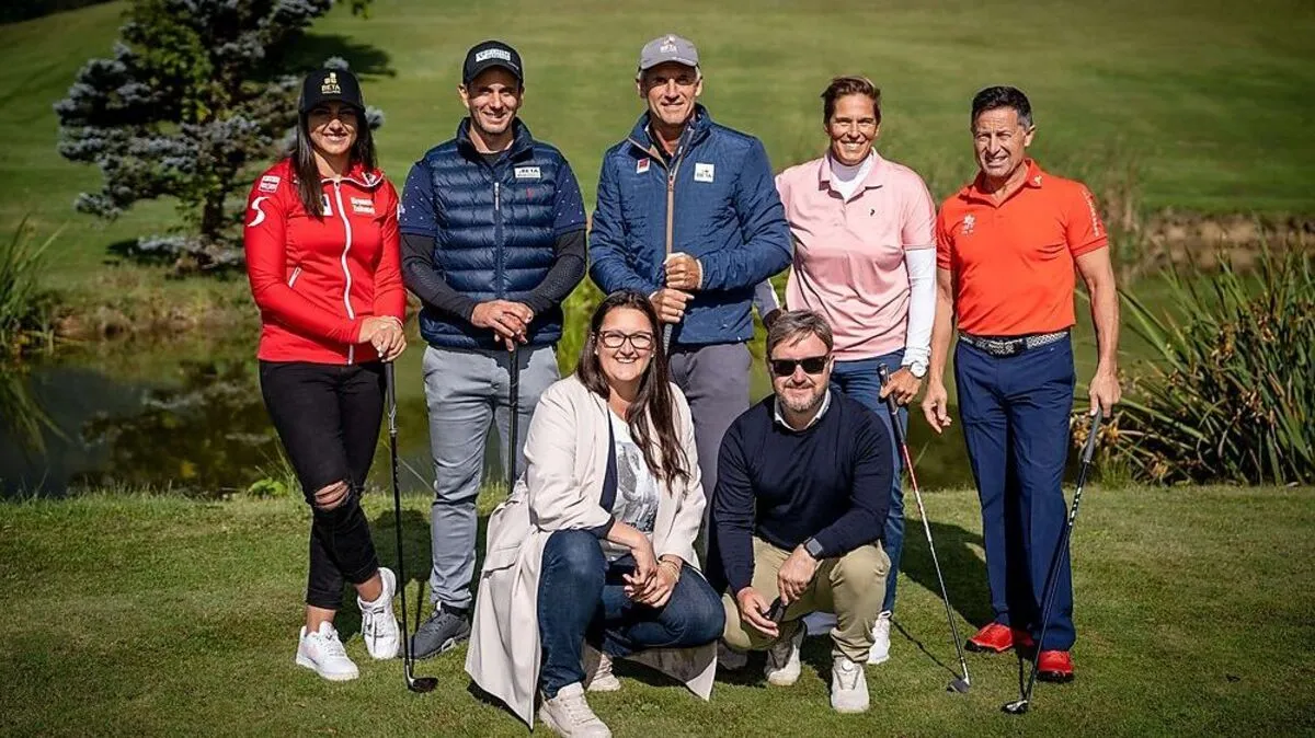 Stephanie Venier, Philipp Schörghofer, Michael Konsel, Michaela Dorfmeister, Hans Enn und Bürgermeisterin Petra Weberhofer mit Markus Geyeregger (vorne)
