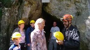 Die Rettenwandhöhle ist bei Groß und Klein beliebt
