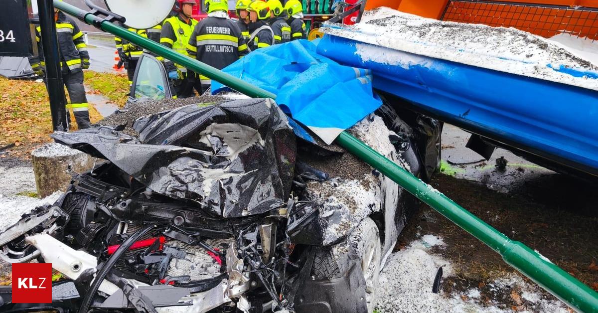 Steirischer-Autolenker-56-wurde-unter-Streuwagen-eingeklemmt-tot