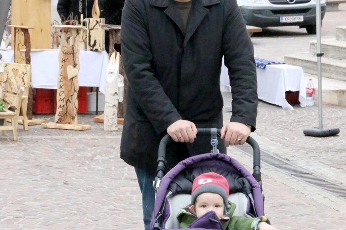 Übrigens: Fest am Ostermarkt einkaufen sah man unter anderen Fotoexperten Stefan Regenfelder (Foto), Dechant Rudolf Pacher, Primaria Christiane Kampitsch, „Frau in der Wirtschaft“-Bezirksvorsitzende Nicole Mayer sowie den ehemaligen Gymnasialdirektor Harald Unterberger.