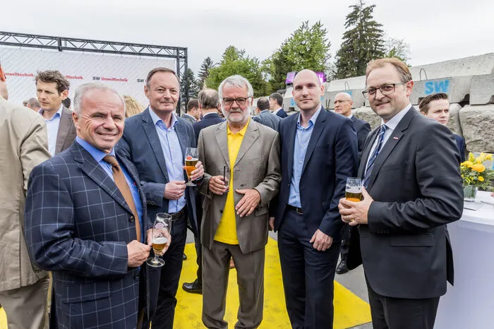 Bitte klicken Sie sich durch die Bilder.