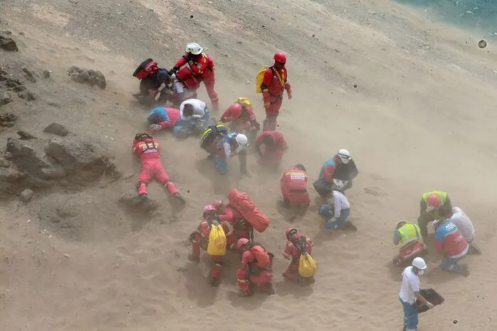 Das Unglück ereignete sich in einem gefährlichen Abschnitt der Landstraße, der Teufelskurve genannt wird. In Peru kommt es immer wieder zu schweren Busunfällen...