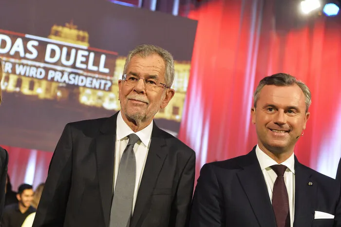 Sind wohl für beide Kandidaten ziemlich gleich hoch - zumindest, wenn man sich die Umfragen ansieht, die eben nicht viel zur Klarheit beitragen. Im viel zitierten "Kopf-an-Kopf-Rennen" liegen die Kandidaten abwechselnd mit geringerem Abstand innerhalb der statistischen Schwankungsbreite vorne.