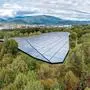 Die ehemalige Mülldeponie wird mit einer Dachkonstruktion samt PV-Anlage versiegelt und soll zukünftig rund 1450 Haushalte mit Strom versorgen