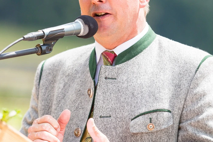 Der Landwirtschaftskammer-Präsident Franz Titschenbacher nahm die Verleihung der land- und forstwirtschaftlichen Meisterbriefe und der Kammerauszeichnungen vor.