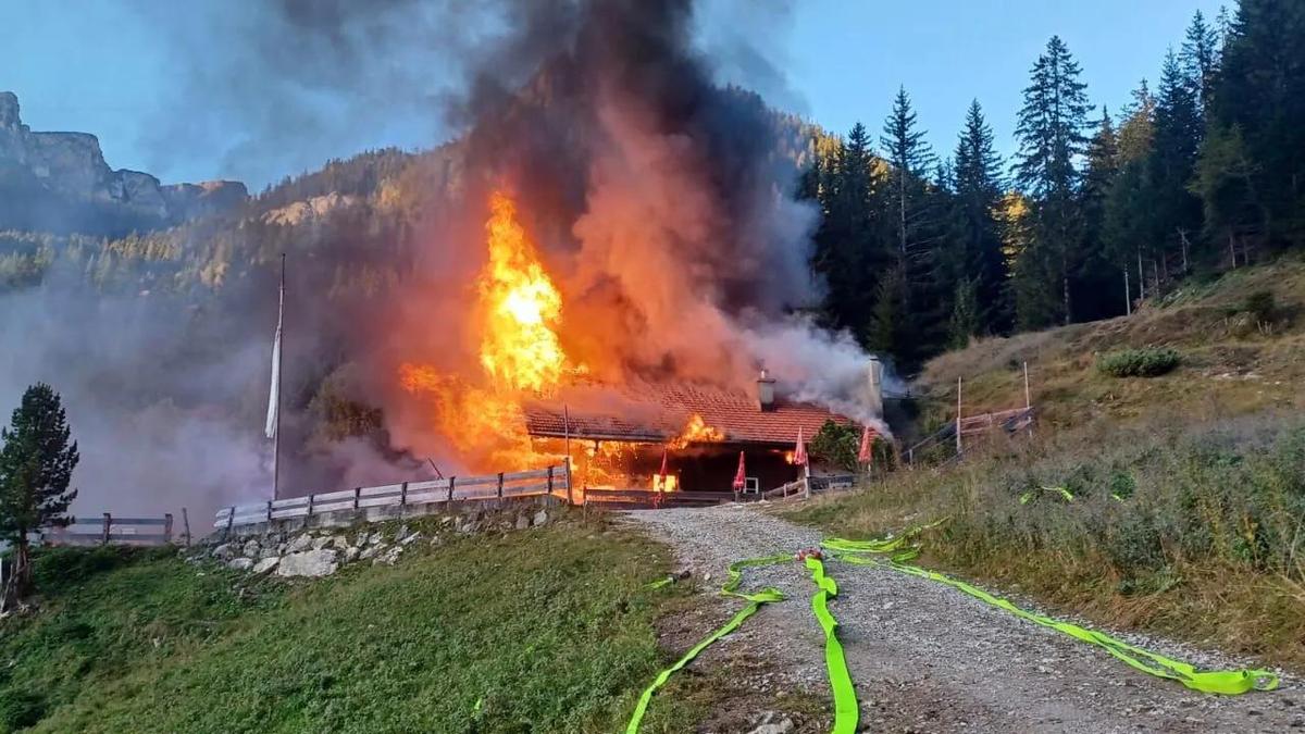 Achensee, Tirol: Almhütte in Flammeninferno komplett zerstört