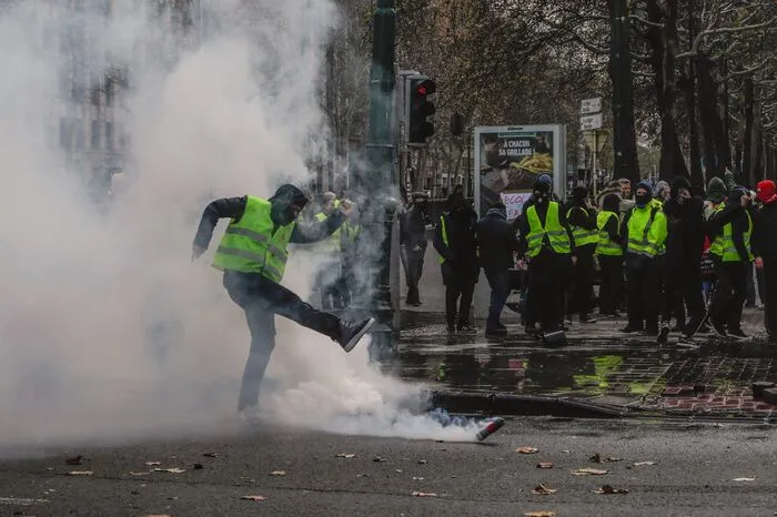 Es ist nun das dritte Wochenende in Folge, an dem die Protestgruppe mit Großaktionen landesweit demonstriert. Die Regierung fürchtet Ausschreitungen wie vor einer Woche und mobilisierte rund 5.000 Polizisten.