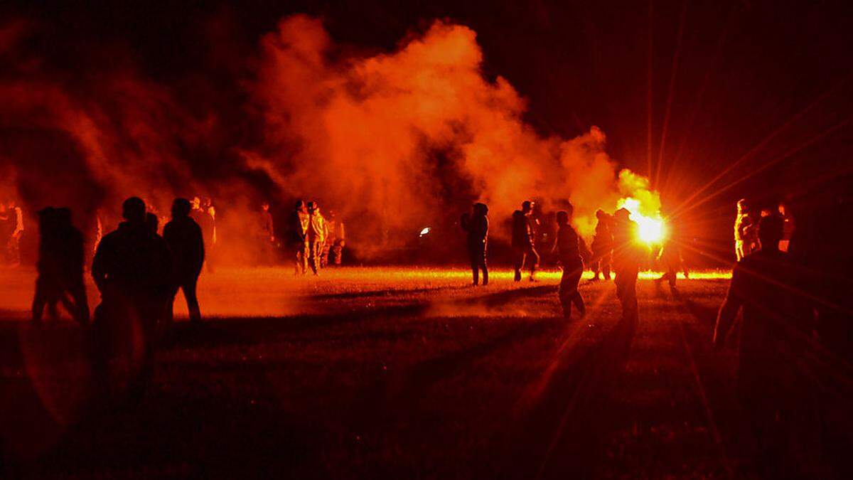 In der Nacht auf Samstag hatten etwa 1.500 Partygäste versucht, in dem kleinen bretonischen Ort Redon einen Rave zu veranstalten