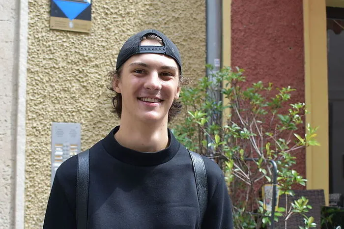 Der Architektur-Student Dominik Puntigam nimmt die Situation jedoch gelassen. "Ich mag die Kälte und bin ein Regen-Fan. Heute ist also der perfekte Tag", lacht er. Seine Urlaubspläne hat er alle verworfen, "aber das ist nicht so schlimm. Momentan verbringe ich viel Zeit im Park."