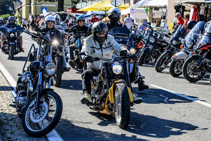 Hier treffen sich Bikerinnen und Biker aus über 50 Ländern.